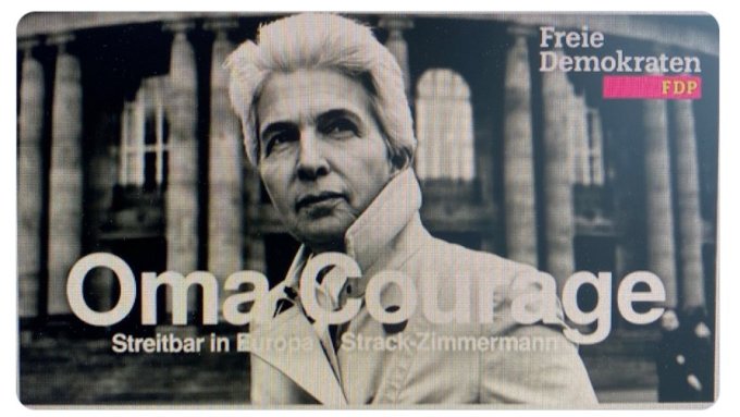 Kriegshändlerin als Vorbild: FDP plakatiert Strack-Zimmermann als 'Oma Courage'
