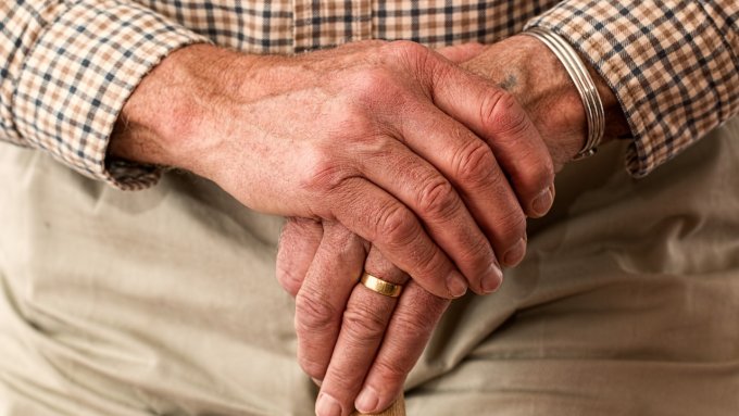 Deutschland: Experte will, dass Senioren für Pflege eigenes Haus verkaufen