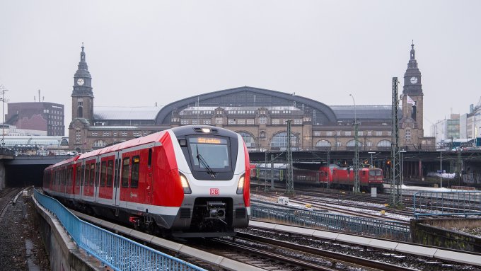 Messerattacken in Deutschland: Verdoppelung in Zügen und Bahnhöfen