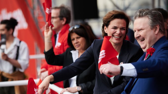 Angst um SPÖ-Chef-Sessel: Joy-Pam gibt sich abschiebe-bereit