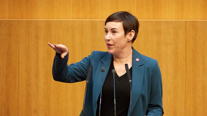 'Antisemitisch': NEOS-Politikerin will 'Great Reset'-Kritik aus Parlament verbannen