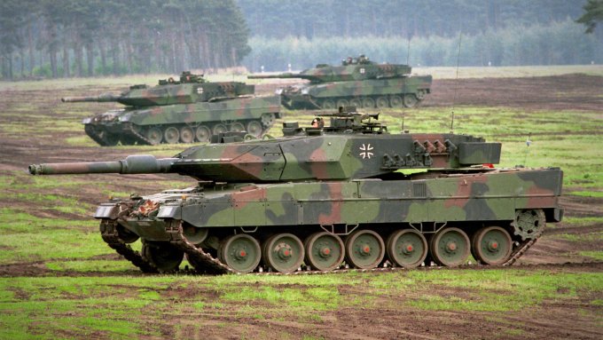 Ran an den Feind: Scholz knickt ein, liefert Panzer an Selenski-Regime