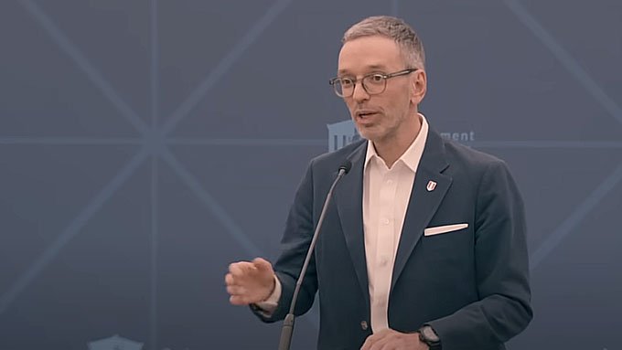 Kickl zeigt auf: ÖVP-Netzwerke tief in Spionage-Skandal verwickelt