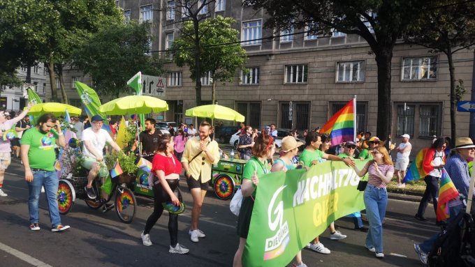 Gewitter unterm Regenbogen: Islamistischer Terror gegen Wiener Pride-Parade